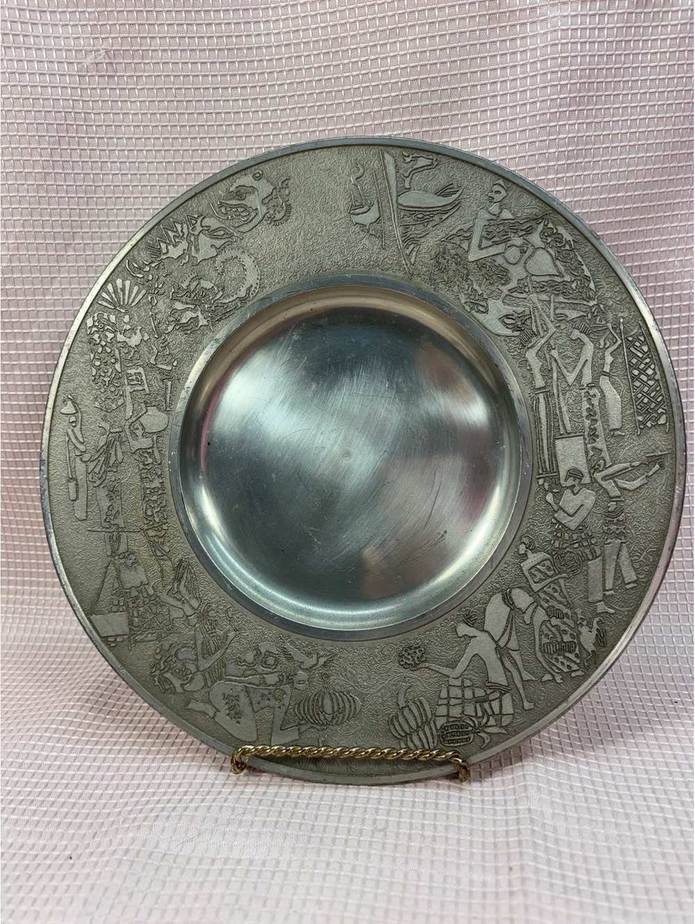 277 - Royal Selangor Pewter decorative collector's plate intricate embossed rim